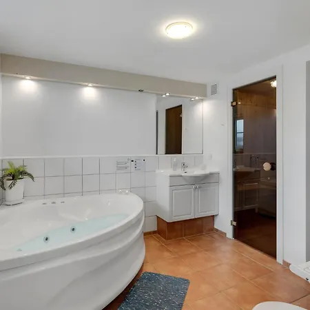 Three-bedroom In Feriehus *