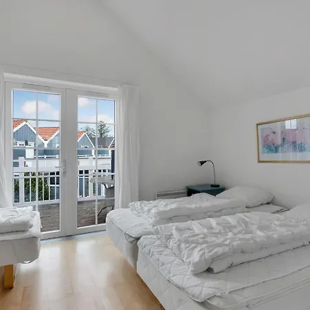 Three-bedroom In Feriehus *