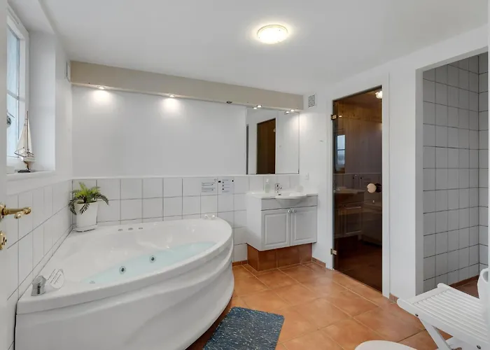 Three-bedroom In بيت للعطل *