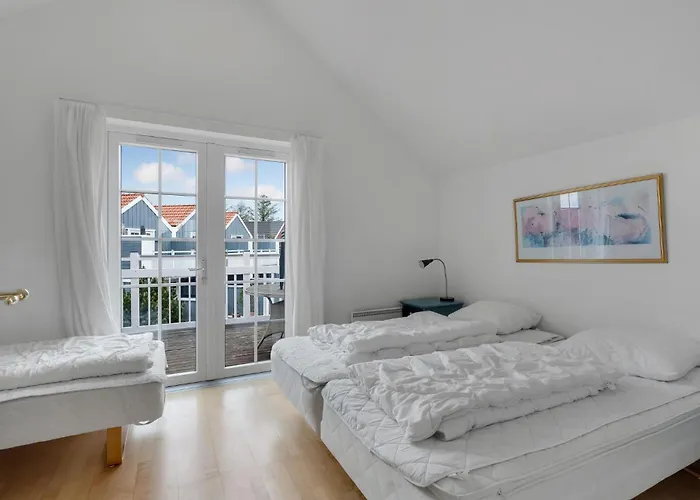 Three-bedroom In بيت للعطل *