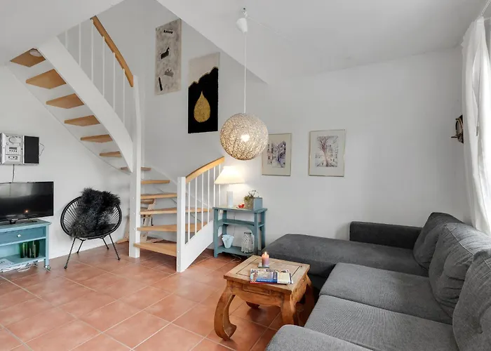 Three-bedroom In بيت للعطل